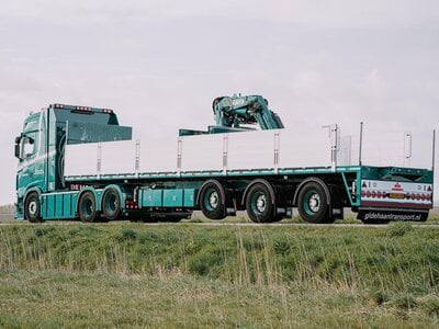 Tekno Tekno Scania NGS Highline 6x4 trekker met 3-assige steenoplegger G.L. DE HAAN