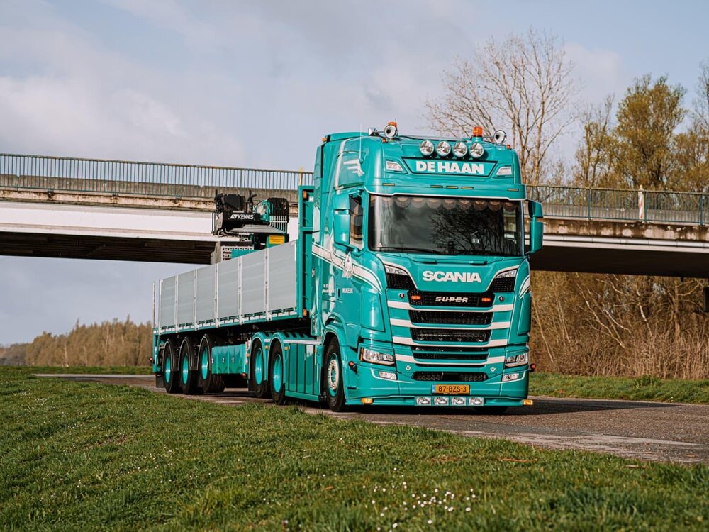 Tekno Tekno Scania NGS Highline 6x4 tractor with 3-axle brick trailer G.L. DE HAAN