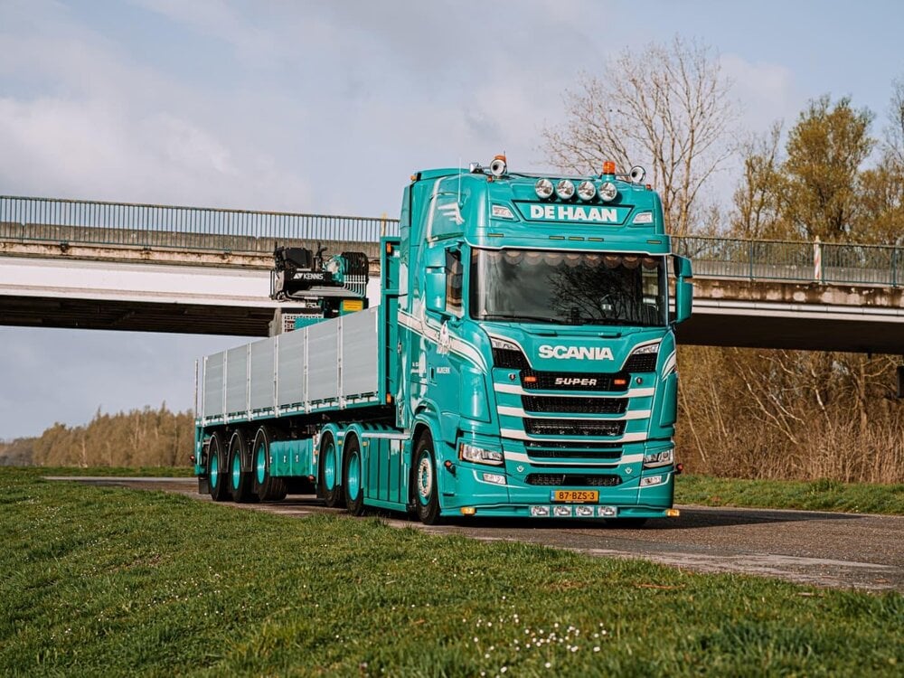 Tekno Tekno Scania NGS Highline 6x4 trekker met 3-assige steenoplegger G.L. DE HAAN