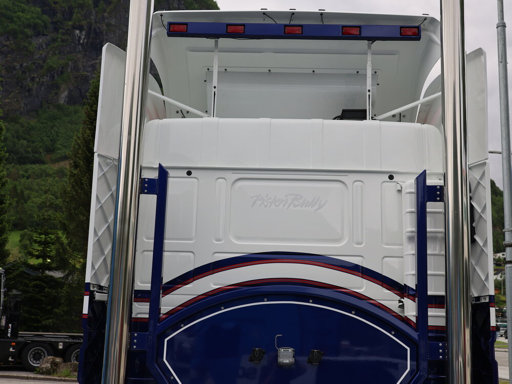 Tekno Tekno Scania 143 Streamline 6x2 FRANK HOLE