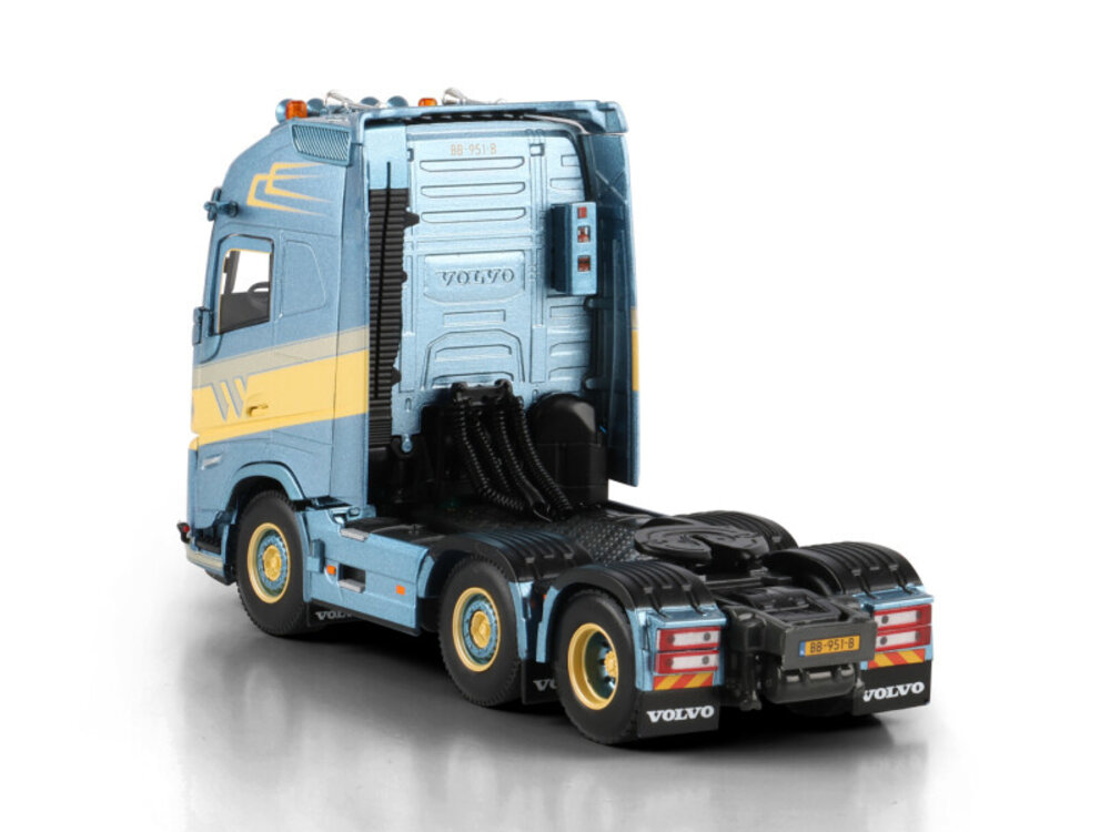 WSI WSI Volvo FH Aero Globetrotter XL 6x2 S.N. DE WITTE