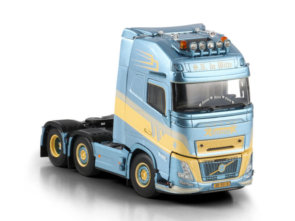 WSI WSI Volvo FH Aero Globetrotter XL 6x2 S.N. DE WITTE