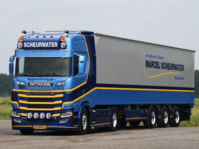WSI WSI Scania S Highline 4x2 met 3-as verschuifbare vloer trailer MARCEL SCHREURWATER