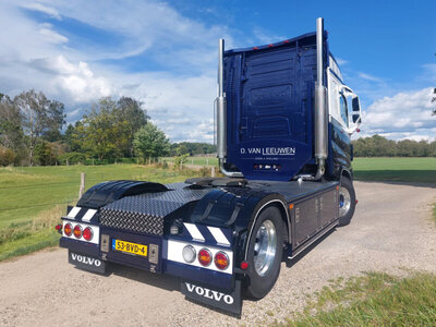 WSI WSI Volvo FH5 Globetrotter 4x2 D. VAN LEEUWEN