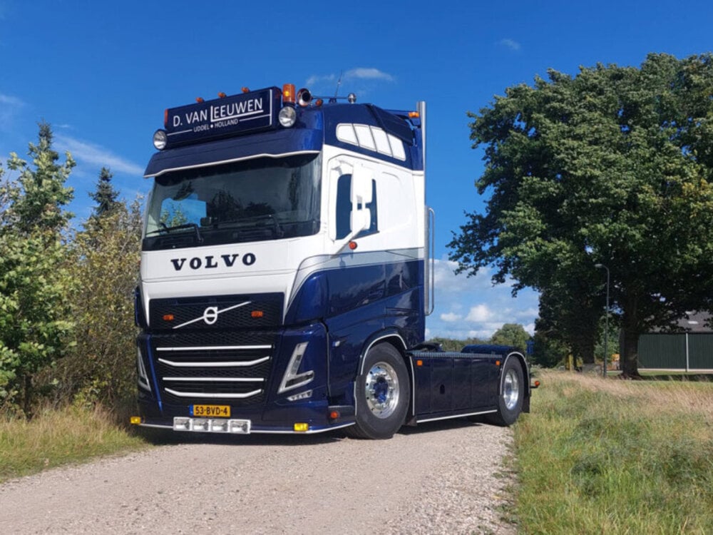 WSI WSI Volvo FH5 Globetrotter 4x2 D. VAN LEEUWEN