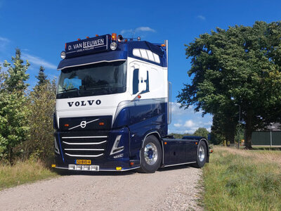 WSI WSI Volvo FH5 Globetrotter 4x2 D. VAN LEEUWEN