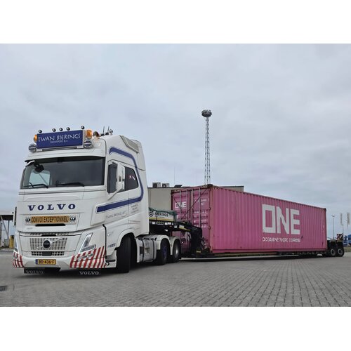 WSI WSI "EXCLUSIEF" Volvo FH Aero Glob. XL 6x2 + 2-axle Euro PX lowloader TWAN BIERINGS