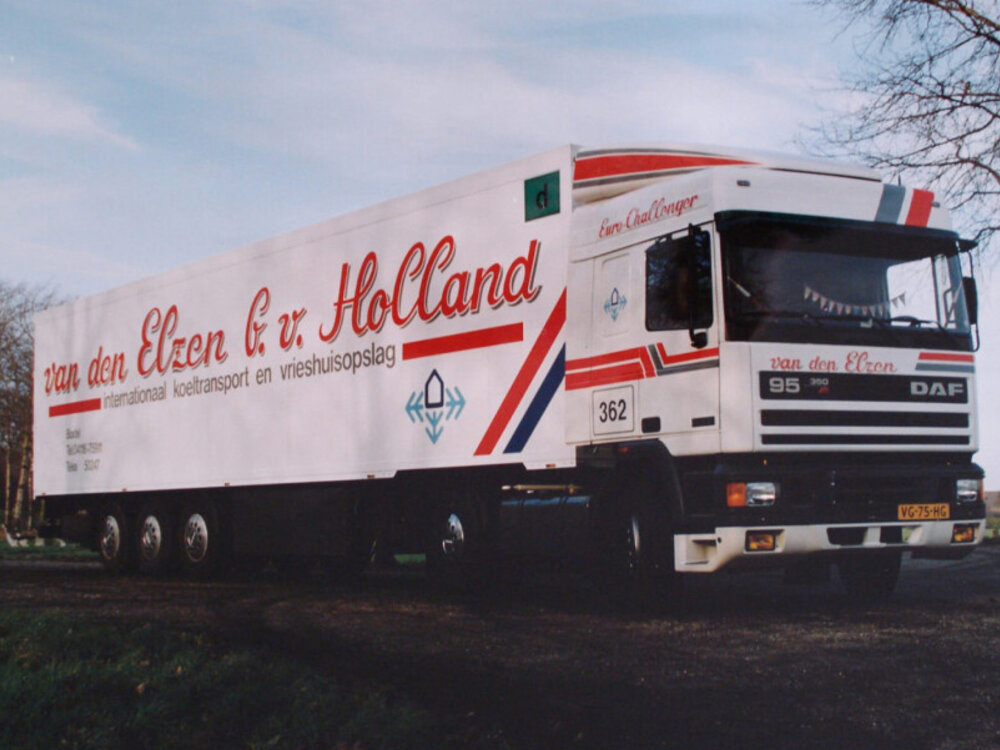 WSI WSI DAF 95 Space Cab 4x2 met 3-as koeloplegger VAN DEN ELZEN