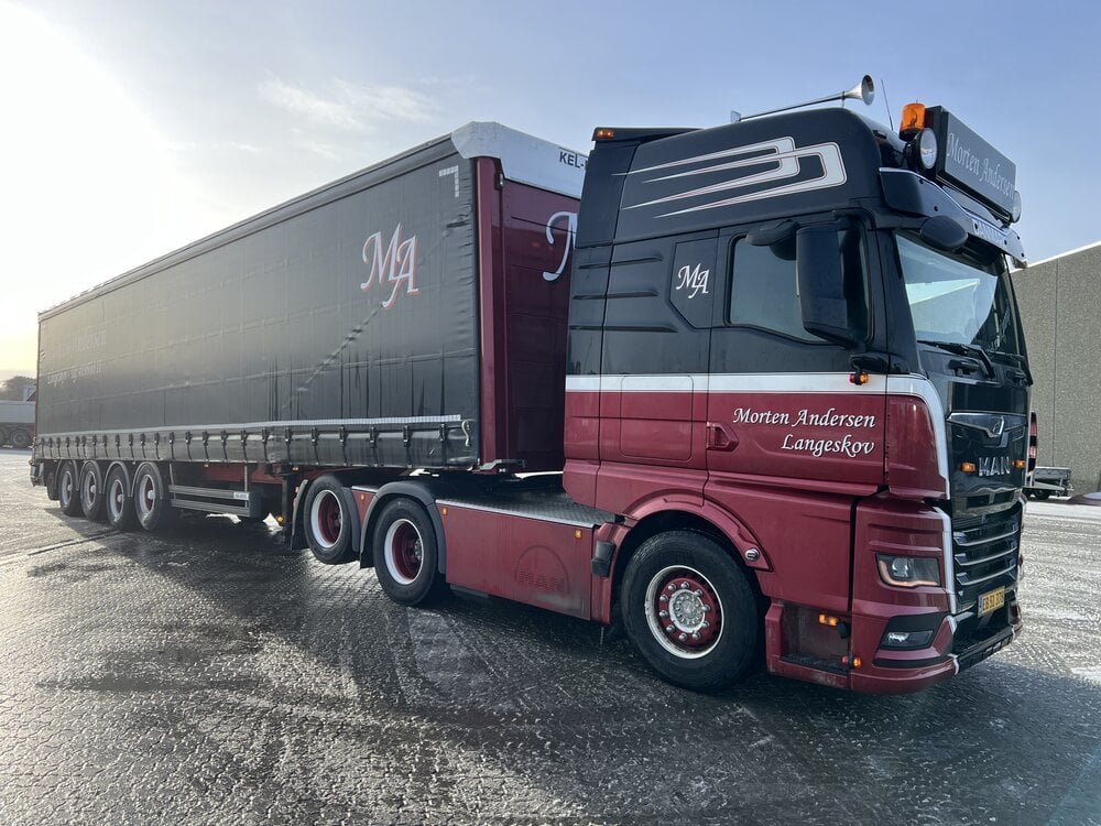 Tekno Tekno MAN TGX GX with 4-axle curtainside trailer and Terberg kooiaap MORTEN ANDERSEN