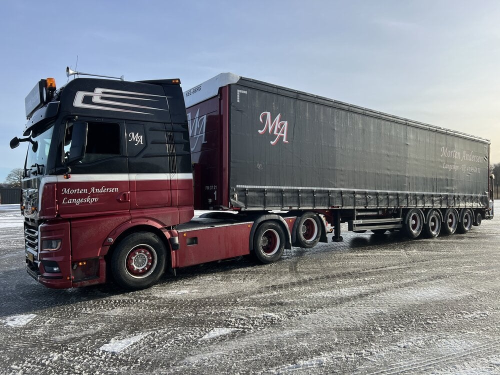 Tekno Tekno MAN TGX GX with 4-axle curtainside trailer and Terberg kooiaap MORTEN ANDERSEN