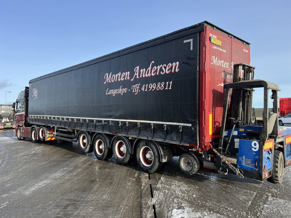 Tekno Tekno MAN TGX GX with 4-axle curtainside trailer and Terberg kooiaap MORTEN ANDERSEN