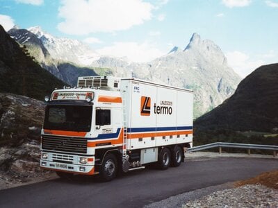 Tekno Tekno Volvo F12 Globetrotter rigid truck with 3-axle trailer LINJEGODS