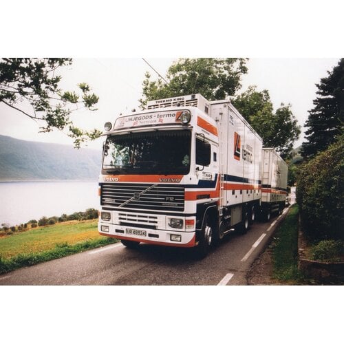 Tekno Tekno Volvo F12 Globetrotter rigid truck with 3-axle trailer LINJEGODS
