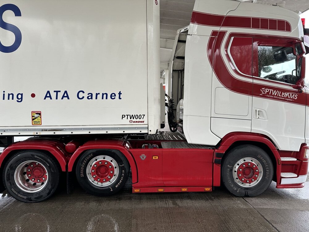 WSI WSI Scania S590 6x2 + 3-axle box trailer P.T. WILLIAMS Wales England