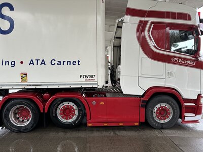 WSI WSI Scania S590 6x2 + 3-axle box trailer P.T. WILLIAMS Wales England