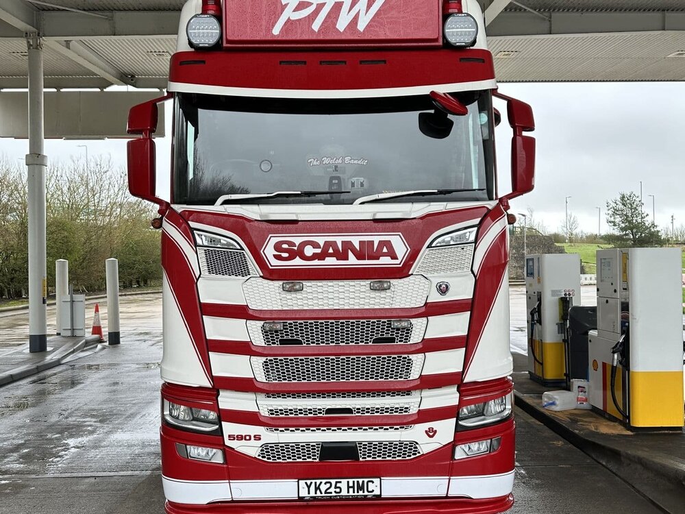 WSI WSI Scania S590 6x2 + 3-axle box trailer P.T. WILLIAMS Wales England