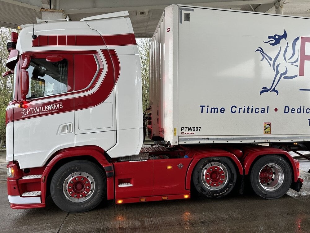WSI WSI Scania S590 6x2 + 3-axle box trailer P.T. WILLIAMS Wales England