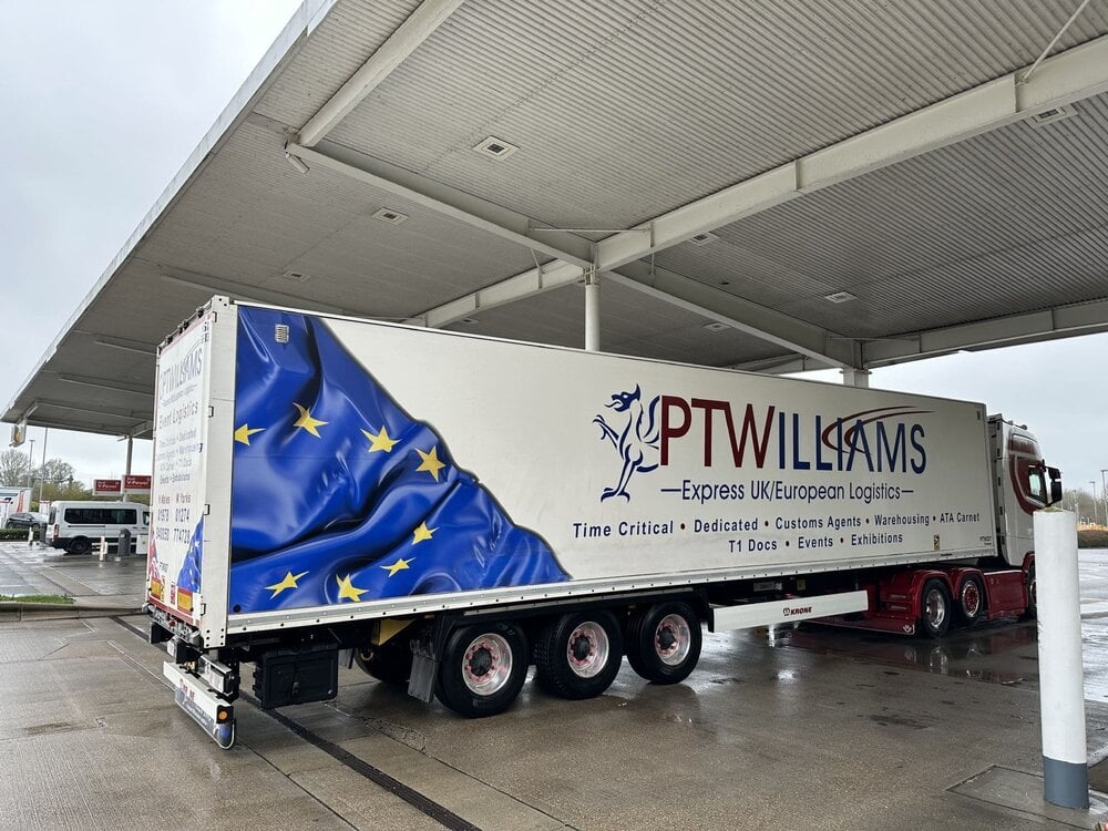 WSI WSI Scania S590 6x2 + 3-axle box trailer P.T. WILLIAMS Wales England