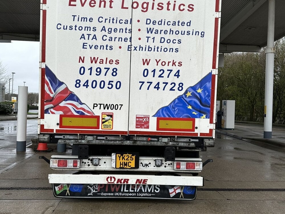 WSI WSI Scania S590 6x2 + 3-axle box trailer P.T. WILLIAMS Wales England