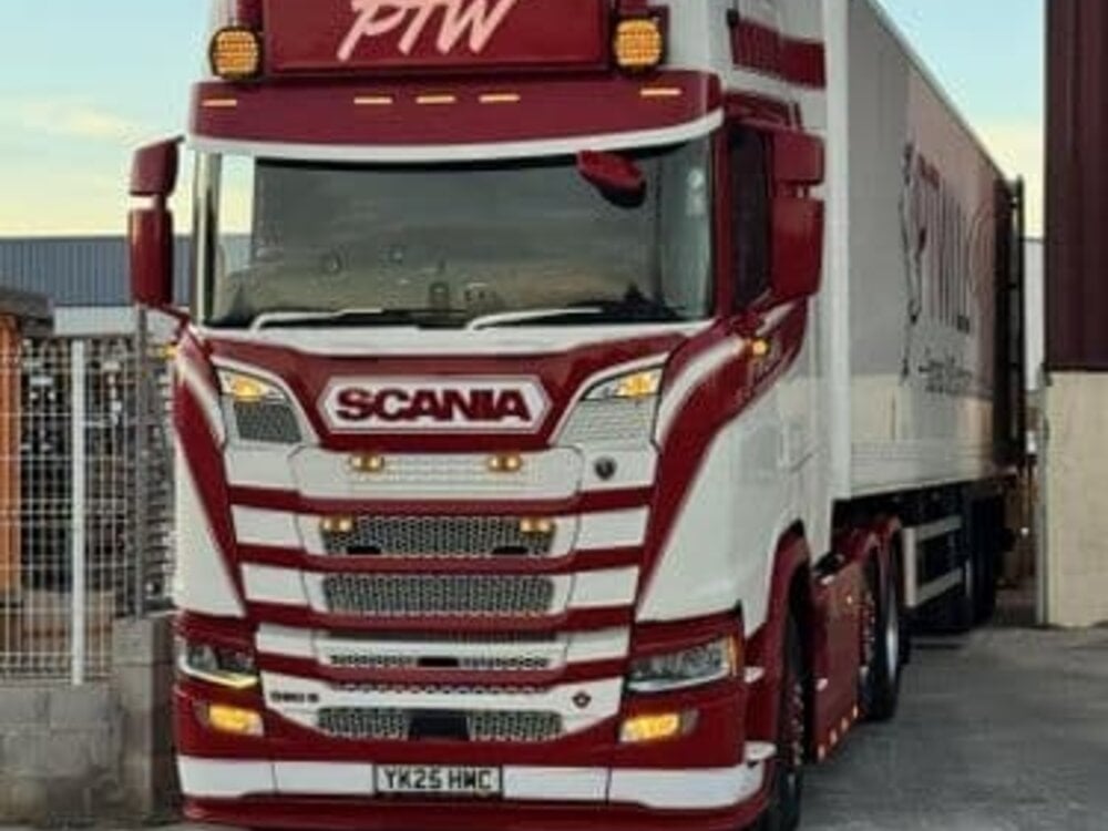 WSI WSI Scania S590 6x2 + 3-axle box trailer P.T. WILLIAMS Wales England