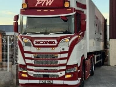 WSI WSI Scania S590 6x2 + 3-axle box trailer P.T. WILLIAMS Wales England
