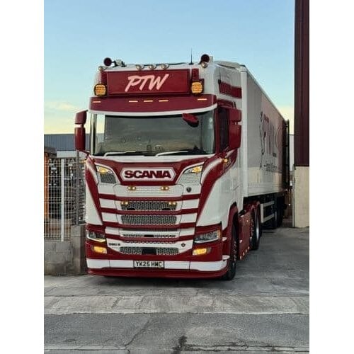 WSI WSI Scania S590 6x2 + 3-axle box trailer P.T. WILLIAMS Wales England