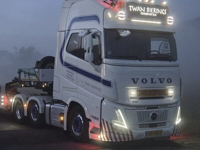 WSI WSI "EXCLUSIEF" Volvo FH Aero Glob. XL 6x2 + 2-axle Euro PX lowloader TWAN BIERINGS