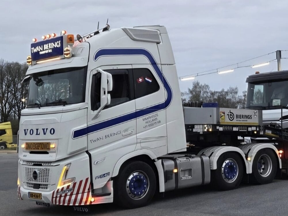WSI WSI "EXCLUSIEF" Volvo FH Aero Glob. XL 6x2 + 2-axle Euro PX lowloader TWAN BIERINGS