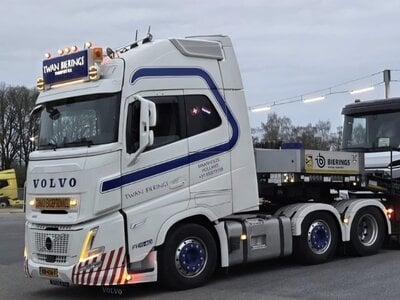 WSI WSI "EXCLUSIEF" Volvo FH Aero Glob. XL 6x2 + 2-axle Euro PX lowloader TWAN BIERINGS