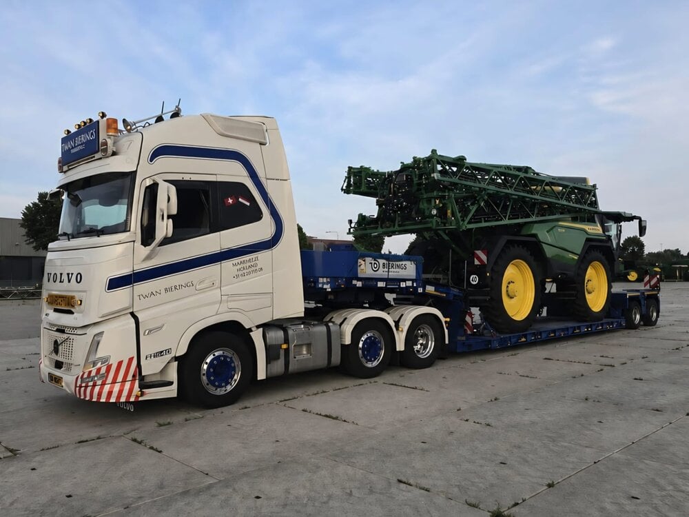 WSI WSI "EXCLUSIEF" Volvo FH Aero Glob. XL 6x2 + 2-axle Euro PX lowloader TWAN BIERINGS