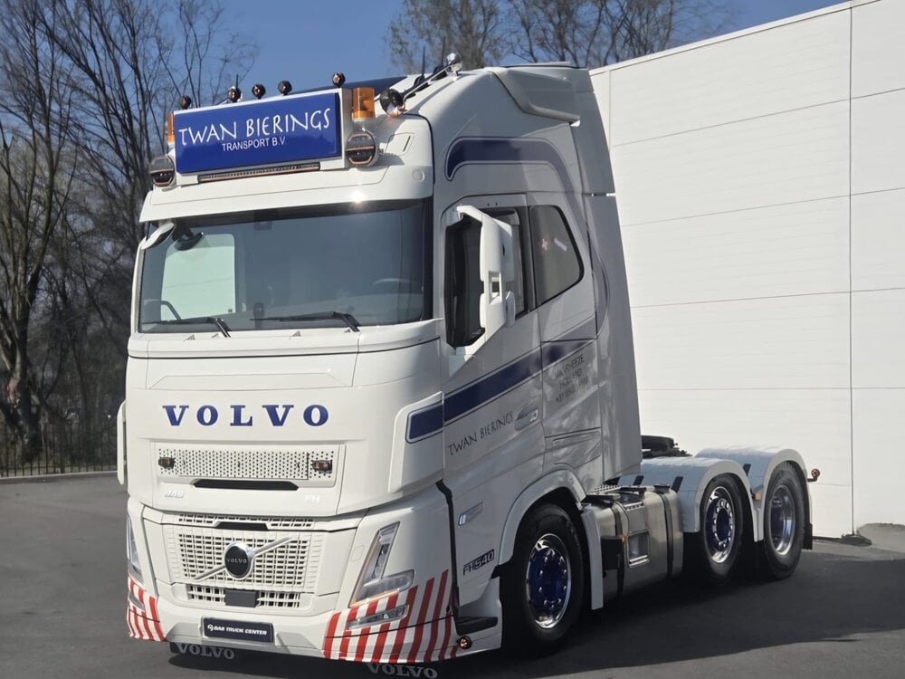 WSI WSI "EXCLUSIEF" Volvo FH Aero Glob. XL 6x2 + 2-axle Euro PX lowloader TWAN BIERINGS