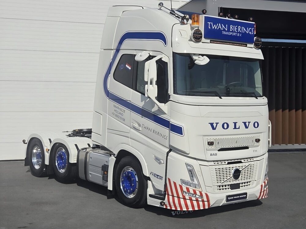 WSI WSI "EXCLUSIEF" Volvo FH Aero Glob. XL 6x2 + 2-axle Euro PX lowloader TWAN BIERINGS