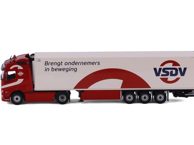 Cavallino Cavallino Volvo FH5 Globetrotter 4x2 with 3-axle reefer trailer VAN STRAALEN DE VRIES