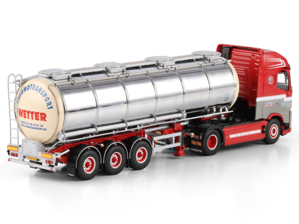 WSI WSI Volvo FH Aero Globetrotter XL 4x2 with 3-axle tank trailer WETTER