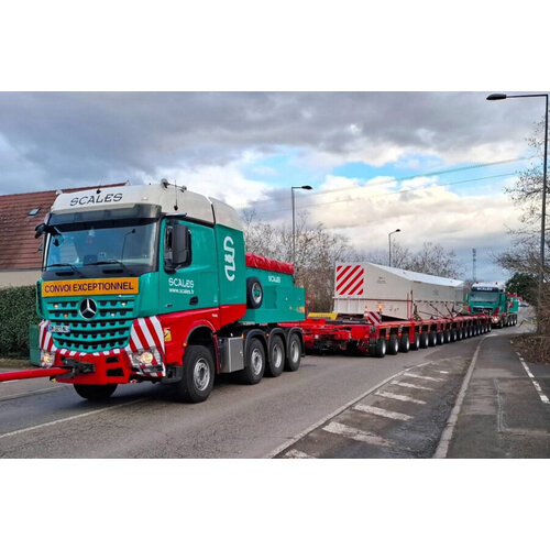 WSI WSI Mercedes Actros 8x4 big space with ballast box + scheurle intercombi (neck + 2-axle + 5-axle + drawbar) SCALES