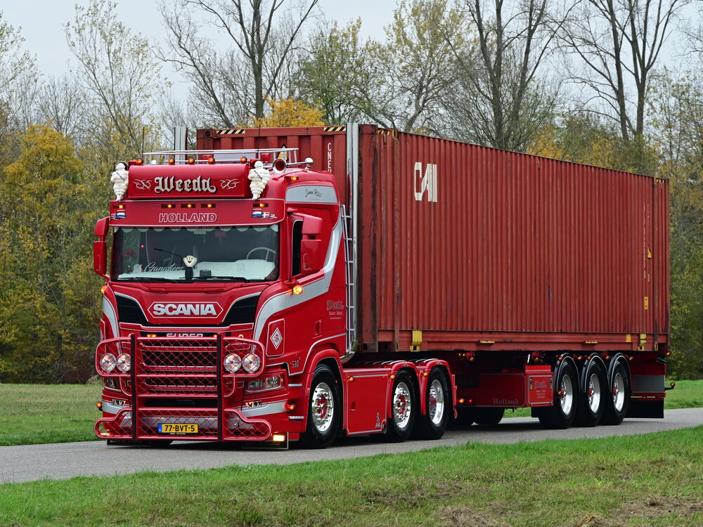 Tekno Tekno Scania NGR 6X2 with 3-axle container trailer + 40ft. container WEEDA "GANGSTERS PARADISE"