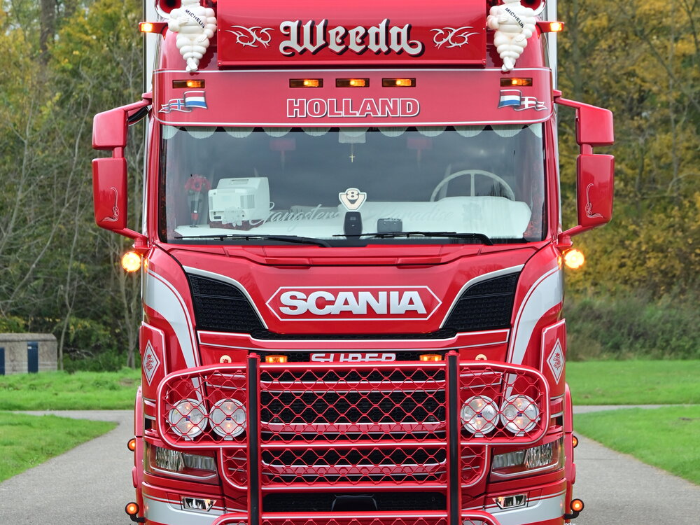 Tekno Tekno Scania NGR 6X2 with 3-axle container trailer + 40ft. container WEEDA "GANGSTERS PARADISE"