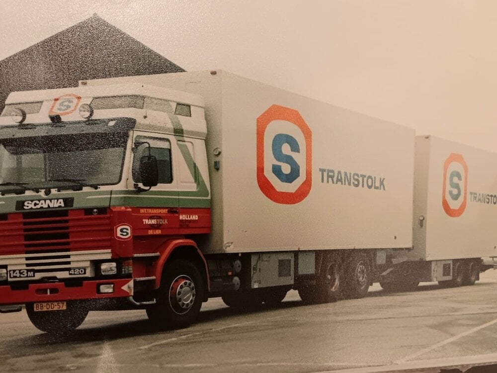 Tekno Tekno Scania 143M motorwagen met 2-assige aanhanger TRANSTOLK