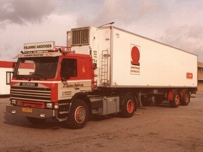 Tekno Tekno Scania 2-serie P 4x2 met 2-assige klassieke koeloplegger BJARNE ANDERSEN