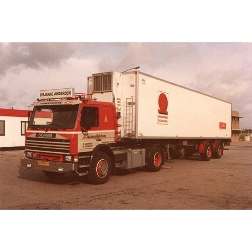Tekno Tekno Scania 2-serie P 4x2 met 2-assige klassieke koeloplegger BJARNE ANDERSEN