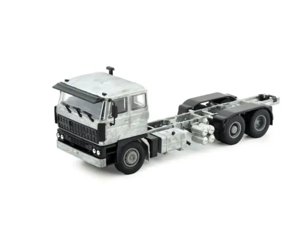 Tekno Tekno DAF 3300 Low Cab 6x2 Tractor Kit