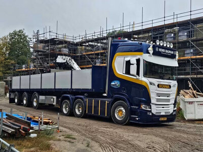 WSI WSI Scania R Highline 6x2 with 3-axle brick trailer HENRI BAUMAN