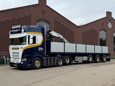WSI WSI Scania R Highline 6x2 met 3-as stenen oplegger HENRI BAUMAN
