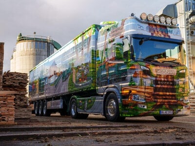 WSI WSI Scania S Highline 4x2 with 3-axle volume trailer HOLZ ZIEGLER