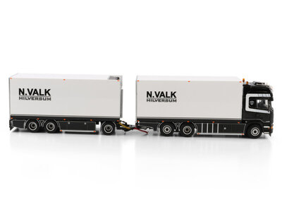 WSI WSI Scania Streamline Topline riged koel wagen met 3-assige koeltrailer NICK VALK