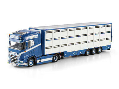 WSI WSI DAF XG+ 4X2  with 3-axle live stock trailer PEETERS DE BAKKER