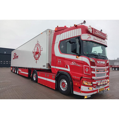 WSI WSI Scania R Highline 4x2 with 3-axle reefer trailer SEJER & SONNICHSEN
