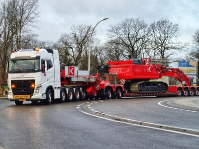 WSI WSI Volvo FH4 Glob. 10x4 with 6-ale lowloader + 2-axle dolly KOOLE BV