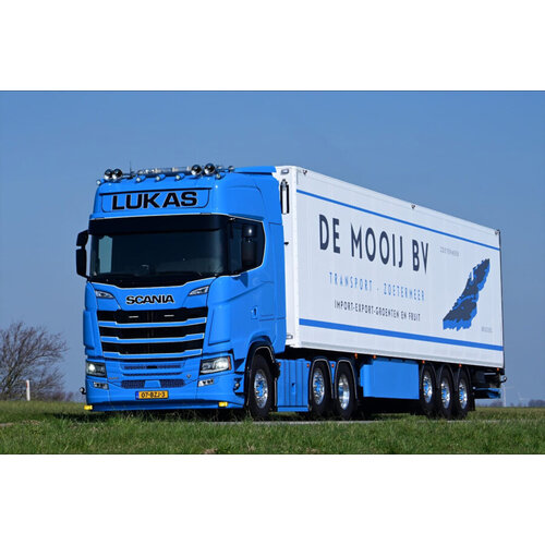 WSI WSI Scania S Highline 6x2 with 3-axle reefer trailer LUKAS - DE MOOIJ BV