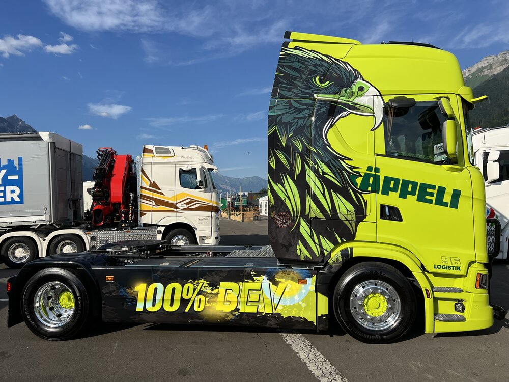 Tekno Tekno Scania NGS BEV 4x2 with 3-axle reefer trailer KAEPPELI